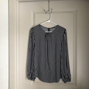 J.Mclaughlin blouse with a back zipper